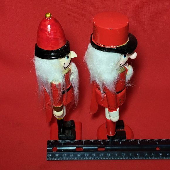 VTG Wooden Nutcracker Christmas Decor Set of 2 - Picture 10 of 13